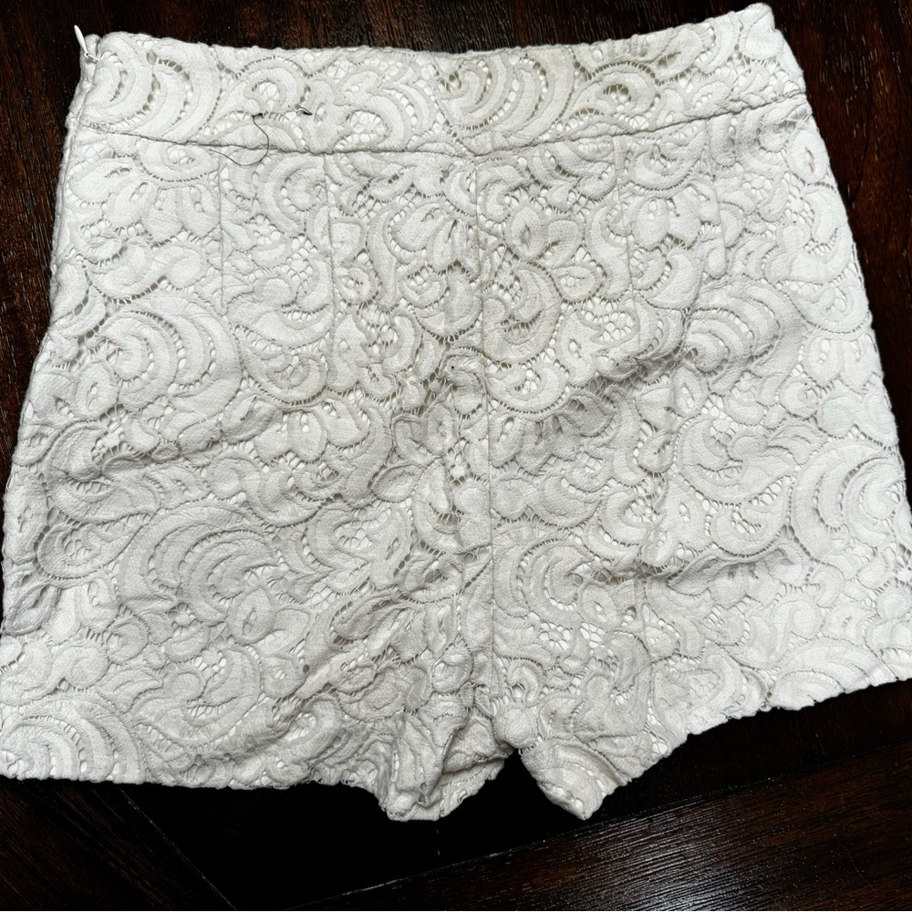Express Womens High Waisted Crochet Lace Shorts Size 2 Off White